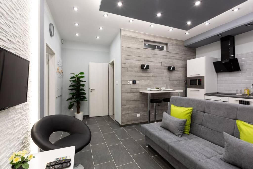 Premium Apartment By Hi5 - Central 1 Bedroom Budapest Extérieur photo