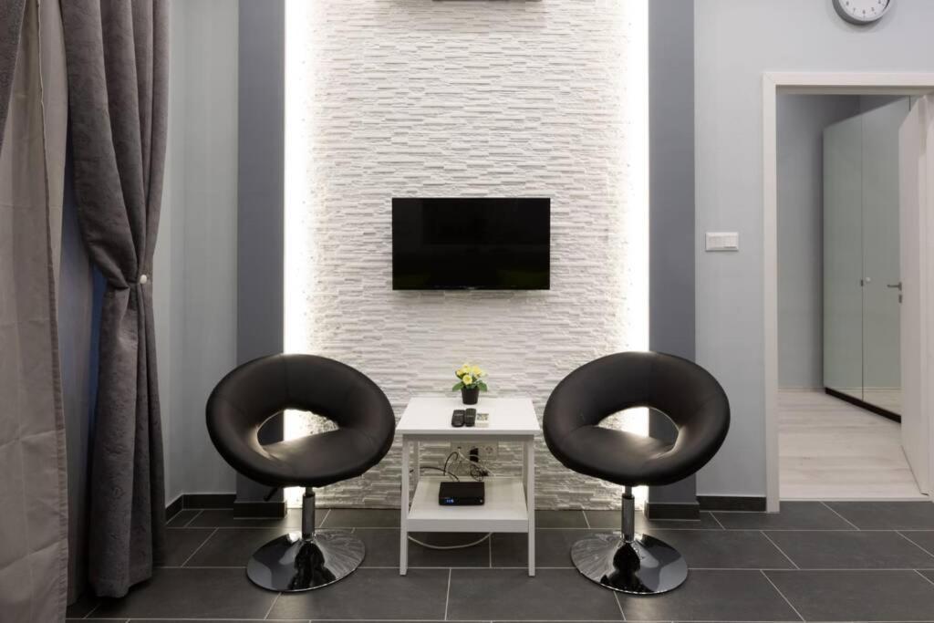 Premium Apartment By Hi5 - Central 1 Bedroom Budapest Extérieur photo
